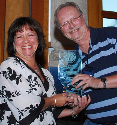 Dennis Espetveidt, district representative for Calgary City (right), presents the Local Political Engagement Award to Jenny Regal, president of Calgary Public Teachers Local No. 38.