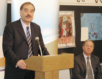 ATA President Frank Bruseker (left) and Minister of Education Ron Liepert announced the achievement of the pension agreement between the Alberta Teachers’ Association and the government of Alberta.